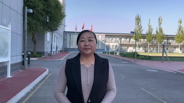 张老师校园访谈录: 跟着张老师——走近精英,走进精英,我们一直在这里❤️#抓拍 #不积跬步无以至千里 #敬业负责的老师