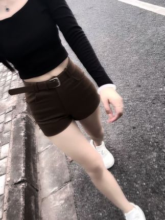 我很普通,也很简单, 永远是犟的,永远也是最真的。#休闲气质穿搭 #辣妹穿搭 #休闲风穿搭 #拽姐穿搭 #短裤