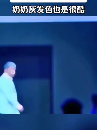 轻松就能换发色,一次性奶奶灰更好看。把头发抹成#一次性发色 #奶奶灰发色 #男士发型 #发泥推荐 #发型