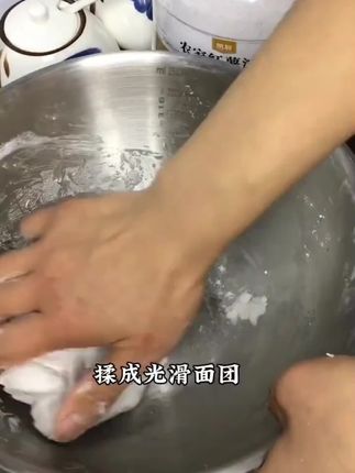 你们吃过这种红薯淀粉丸子吗?可以煎炒炖都特别好吃吃起来有新鲜感#咬一口有怀旧感天呐,也太好吃了吧#红薯淀粉丸子#在家做美食#美食推荐#青春姐