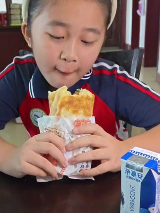 孩子的早餐不知道吃什么,早起5分钟试试这个鸡蛋灌饼吧!!在家做干净卫生 好吃美味又营养!!#妈啊太香了 #大人小孩都爰吃 #早餐吃什么 #鸡蛋灌饼