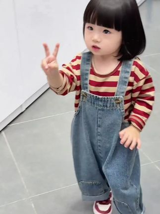 🧸小宝宝穿上背带裤就没有不可爱哒👀#生女儿就要这样穿 #萌娃穿搭 #背带裤#儿童背带裤#宝宝秋季穿搭