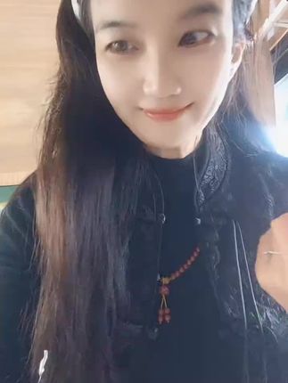 姐妹还有需要防晒霜的吗?有需要的可以看过来喽,这款防晒霜真的很好用,是我自己一直在用的一款,我今年都用快三瓶了,它是防晒加隔离,防晒倍数是50倍的,它不辣眼睛特别好,推开很贴肤,不是非得夏天才能用,一年四季都得用防晒哦#跑船人