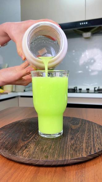 分享这三杯神仙水,每天悄悄变化不费力#仙女都在喝什么 #多功能榨汁桶 #在家也能喝出高级感 #喝出小蛮腰 早中晚不重复果蔬汁配方,开春逆袭弯道超车的姐妹不要错过