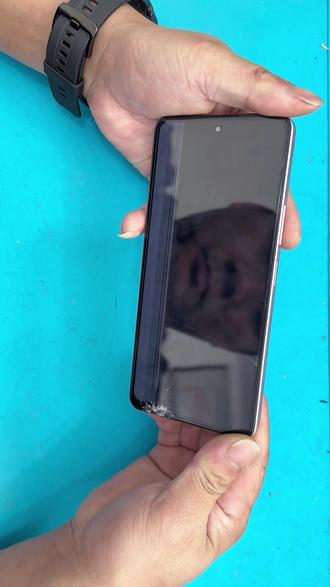 屏幕碎屏黑屏出线看不见别着急,跟视频操作自己也能换#vivoY200i #换屏幕 #专业维修 #沉浸式手机维修 #手机维修知识科普