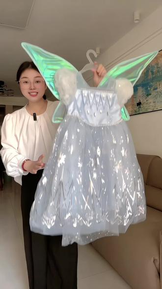 天啊太美了,带了一个翅膀好好看#洛丽塔爆款 #公主裙 #爱莎公主裙 #公主裙公主梦 #高品质童装