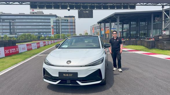 「动态试驾」全新与众07 意想不到的驾驶乐趣,居然来自金标大众#金标大众 #ID与众 #大众智能纯电新势力 #新物种来袭 #潮流智慧新物种
