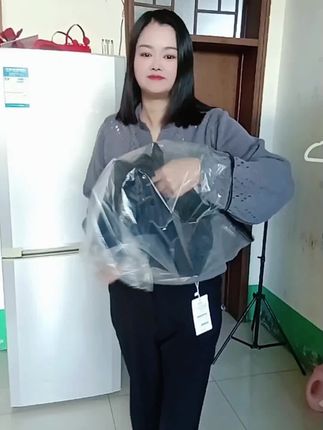 好喜欢这个韩版的秋季外套,立领的设计,不分年龄,不挑身材系列#与众不同 #舒适休闲 #我又心动了