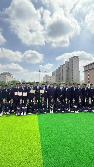 #班主任#学生互动#高中校园 当班主任突然伸出手,学生们是什么反应 @长春市明德科技高级中学