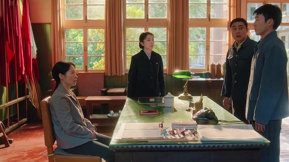 《纯真年代的爱情》 这部剧写的是特殊年代里,一群普通人对抗世俗标准、坚守内心热爱、守住善良底线,最终活成自己真正模样的生命史诗。
#影视解说 #我的观影报告 #好剧推荐 #纯真年代的爱情 @DOU+小助手