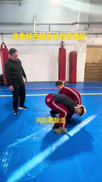 带领徒弟练习防下潜摔,准备去红石崖摔跤,关注支持一下🙏🔥 #抖音推广 #谢谢抖音粉丝支持 #少林李小东 #毛洋洋 #南阳小伙
