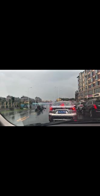 #暴雨天 我不去见海海自会来见我 🌧️