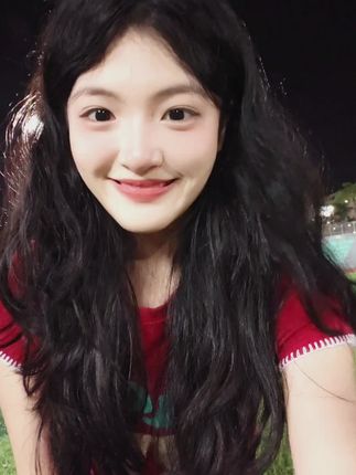 微笑再美再甜,不是你的都不特别~#校园 #女大学生 #学姐 #操场 #手势舞