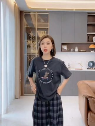 姐妹们,2025年秋季新款来了短袖T恤,而且是百搭#简约穿搭 #女装穿搭 #高级穿搭 #休闲百搭