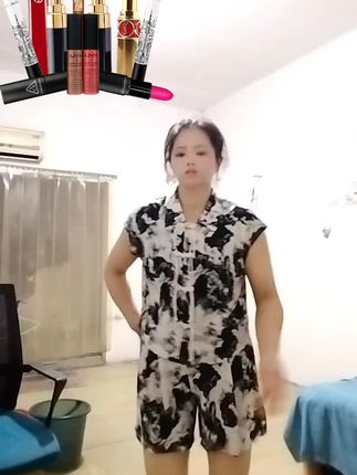 姐妹们给你们推荐一款,又是唇膏的口红,又护唇又显气质便宜又好用。