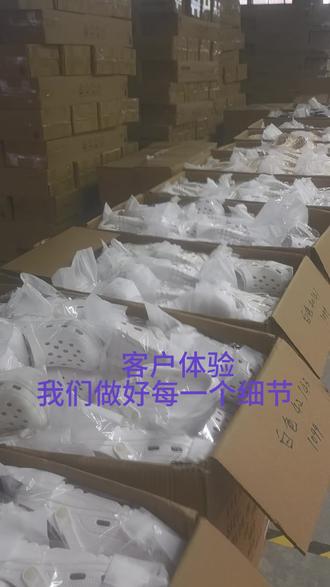 到底云仓是什么 简单一点就是给做电商
轻资产客户拣货打包
对接快递 决绝仓储问题