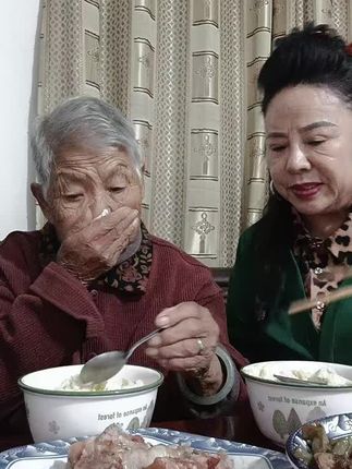 大家中午好!今天换换吃吃点素的吧