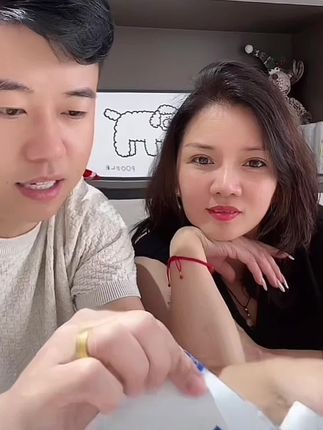 #小十三 的小姨每天都敷面膜,早上一片,晚上一片#看好别眨眼 #看过来 #萌娃#面膜