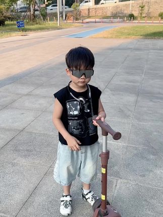生个儿子吧那种说啥啥不听让干嘛不干嘛嗓子喊哑都没人理 不拿根棍子耳朵永远是摆设一天打八百遍还口口声声说爱你的感觉简直太上头了#就是这么酷#男孩子也要有衣品#男童穿搭 #ootd穿搭 #帅气出场