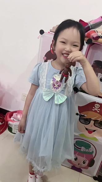 最近网上都说不要玩这个丑娃娃,还是给她扔了吧#娜塔莎 #娜塔莎日常生活