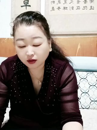 哈哈,估计凑钱了,也不回信息