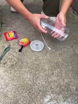 谁懂啊!这捕鱼瓶真神了!倒须设计,放饵丢水里,小鱼自投罗网,轻松爆瓶,快乐拉满!,#捕鱼瓶 #户外捕鱼 #亲子时光 #童年回忆