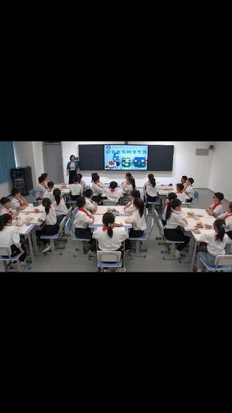 小学劳动教育四年级《泥条盘筑陶艺笔筒》河北省李老师一等奖优质课