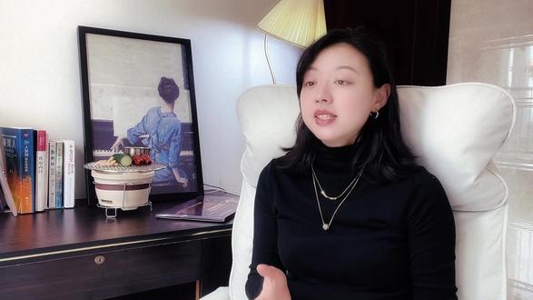 在瑞典给娃吃糖违法?揭秘欧美“糖果禁令”背后的硬核控糖真相 震惊!瑞典家长周一到周五敢给孩子喂糖?分分钟被邻居举报到儿童保护局!
🍭 你以为只是蛀牙?糖分危害堪比“隐形毒品”:情绪失控、专注力暴跌、肥胖炸弹…科学家实锤糖比尼古丁还猛6倍!
👶 孩子天天缠着要糖吃?学校检查蛀牙直接“杀”到家里?北欧硬核控糖法+科学戒糖攻略,一次性说透!
🎯 本期重点
1️⃣ 瑞典“糖果禁令”有多绝?家长偷喂糖竟会被剥夺监护权?
2️⃣ 糖瘾少年如何自救?3招戒断法+零食柜大扫除清单(附成分表避坑指南)
3️⃣ 隔代投喂防不住?学会“中二病沟通法”
4️⃣ 水果是健康陷阱?现代葡萄≈糖块?营养师教你一眼识破“伪健康零食”!
💬 互动话题
👉 你家娃是“糖瘾少年”吗?评论区晒出你的控糖绝招!
#控糖 #禁糖 #糖瘾#孩子蛀牙 #儿童专注力