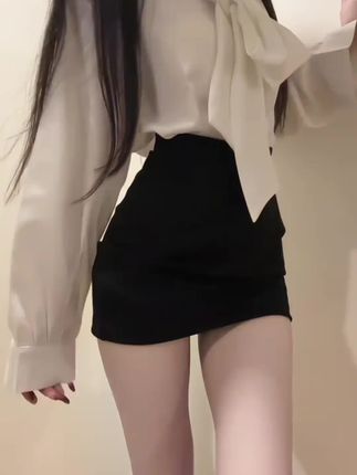 在热爱里步履轻盈#气质穿搭#约会穿搭 #ootd#御姐#谁穿谁好看