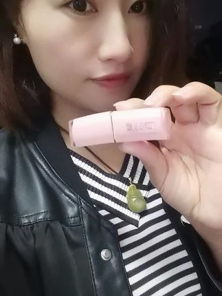 胡萝卜素润唇膏 中秋活动拍一发二 这个秋冬天你会爱上它