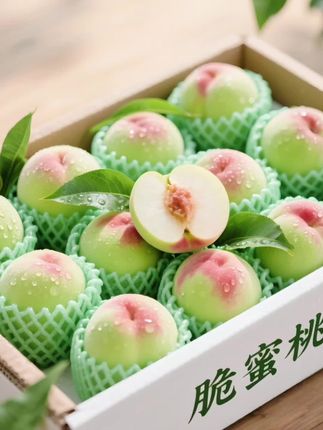 妥妥的梦中情桃没错了,还是第一次吃到这 么好吃的桃子!别看它外皮是青的吃起来又脆又甜,果肉脆嫩爽口,汁水丰盈,浓浓的桃香味!我妈尝过一个叫我再下单两箱,姐妹们快来一起尝尝!#蜜桃 #青州蜜桃 #桃子熟了#快来一起尝个鲜 #谁懂这一口的好吃程度