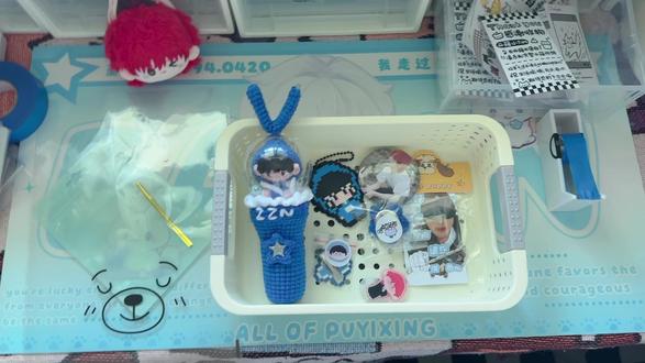 第一个应援棒刚出生就飞走啦,希望周震南演唱会早点官宣!送了一些这次演唱会的物料给单主宝宝希望喜欢!#周震南 #钩织 #客单展示