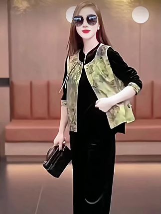 新中式金丝绒三件套#秋天变时髦就从韩系穿搭开始#如何通过穿搭摆脱路人感#预制国庆出游穿搭#新中式穿搭
