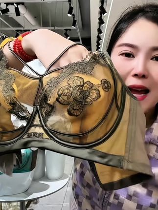 全罩杯调整型内衣大胸显小收副乳防下垂