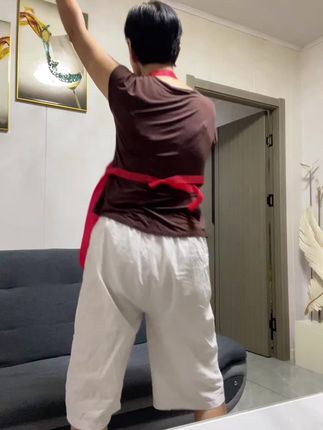 阿姨半斤下肚不带晕的照样转两圈😂😂哈哈