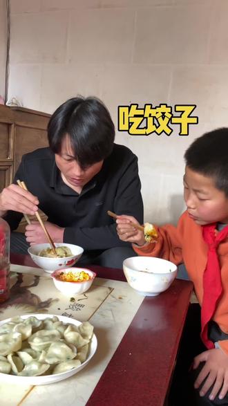 你们过年吃饺子了吗?我们家今天才安排上,虽然迟了点,但一家人吃饺子的氛围一点没减少#我的乡村生活 #农村生活 #平平淡淡小日子