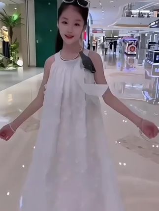 #暑假出游穿搭 #夏日度假穿什么 #沙滩裙 #出游穿搭 #生女儿就是用来打扮的 @抖加🔥上热门🔥dou+🔥热点宝 @抖音小助手 @DOU+上热门