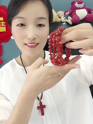 红玛瑙玉石手链,选用精品料,色泽油润特别好看!戴起显白衬肤色,大小号都有,有证书保真,喜欢的家人放心拍!#红玛瑙手链#玉石手链#时尚气质百搭款#爱的礼物