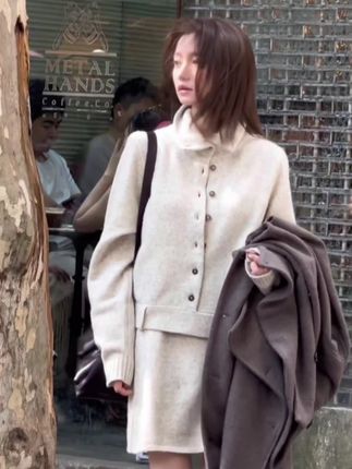 谁懂啊!越简单越高级#韩系穿搭 #高级感穿搭 #简约风穿搭#秋冬穿搭#通勤搭配