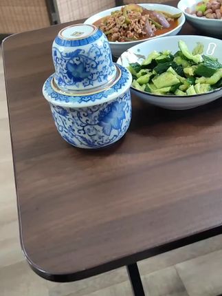 一场秋雨一场寒,温上一壶黄酒, 弄几个菜,独自小酌一杯,也自在。 #记录生活 #温酒壶#微醺时刻 #喝一杯 #小酌怡情