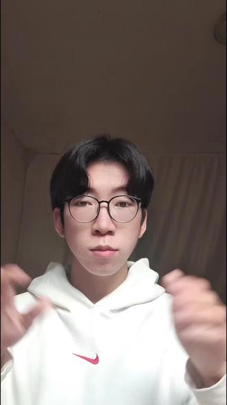 一杯可以喝的提拉米苏蛋糕,原来是喜茶的新品提拉米苏·英红。
#喜茶 #喜茶新品 #喜茶星星人 #提拉米苏英红 #下午茶