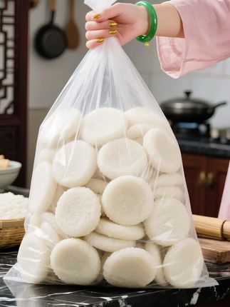 家人们!这价格太划算了!纯手工糯米糍,整整24个才这个价!师傅们一个个亲手做的,软糯还能拉丝,馅料特别丰富,在超市买一盒的钱,现在能囤两盒,闭眼买准没错!糯糯的超好吃!#纯手工仪式感 #糯叽叽爱好者狂喜 #糯米糍粑 #抖音推广热门 #手工美食