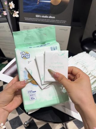 姐妹安利的这款#兔菲 超薄迷你卫生巾,真的只要7.99就能到手50片,关键它巨好用,还是兔菲大品牌放心用!#女生必备 #迷你卫生巾推荐 #姨妈巾 #自用好物推荐