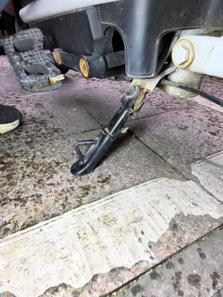 #创作灵感 #修车 #电动车维修#电动车配件 #脚架