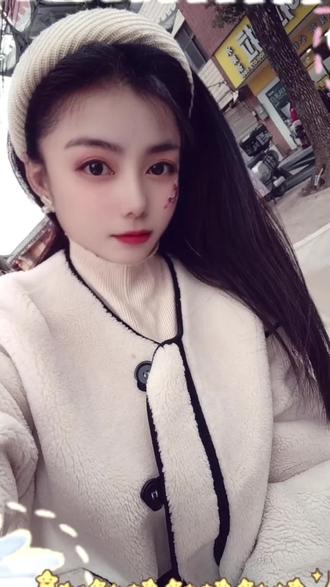 今天画了双生姐妹花,都好多选了紫萱公举,还有一个小小的,很萌的娃!