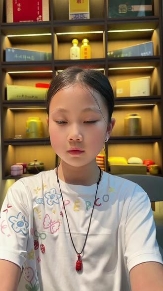 脑筋急转弯 月亮一年有几天不发光?为什么小明把鱼放进鱼缸后,不到十分钟鱼就死了?什么东西胖的快瘦的更快?哪两个字读的时候会大笑?#真实生活分享计划 #脑筋急转弯 #亲子互动 @抖音小助手 @DOU+小助手