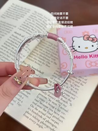 你问她要不要,她肯定会说不要,但如果你直接送给她,她肯定会向全世界炫耀#小众小饰品手饰 #爱了爱了 #手镯 #银手镯 #超好看