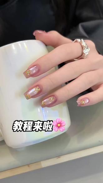 超水润猫眼配上金色小花花~ #猫眼美甲 #秋冬显白美甲 #美甲教程 #温柔美甲 #通勤美甲