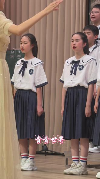 青青世界,六中观山学子太飒了 校合唱比赛C2503班《青青世界》,整齐又有感染力,这才是全面发展~ 郴州六中观山学校 #舞台上的你们是最棒的 #学生合唱表演 #合唱比赛现场 #合唱比赛 #郴州市六中观山学校