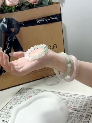 谁懂啊!天山翠手串的温润感好戳人 #手串 #天山翠 #天山翠手串 #飘花手串 #饰品分享